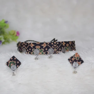 Black n Cream Choker Set