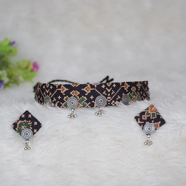 Black n Cream Choker Set