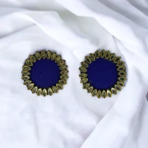 Round Stud With Golden Finish Kundan
