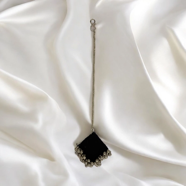 Black Rectangle Maang Tikka