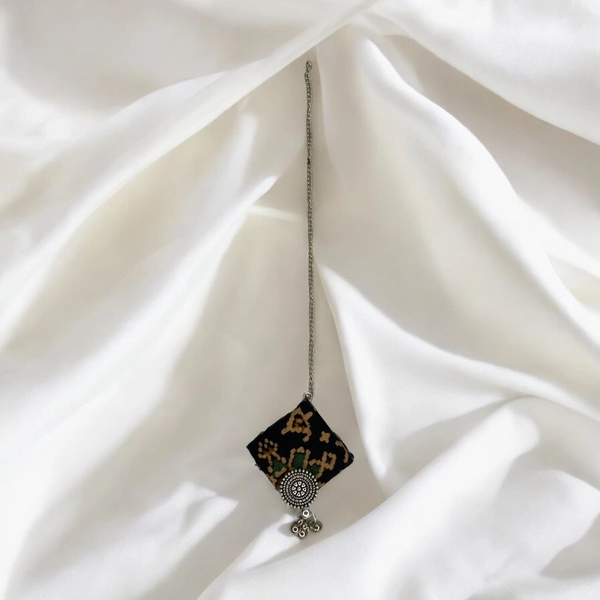 Black n Cream Rectangle Maang Tikka