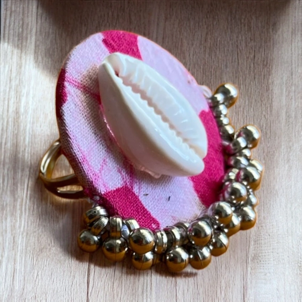 Pink round ring