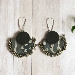 Grey hanging halfmoon