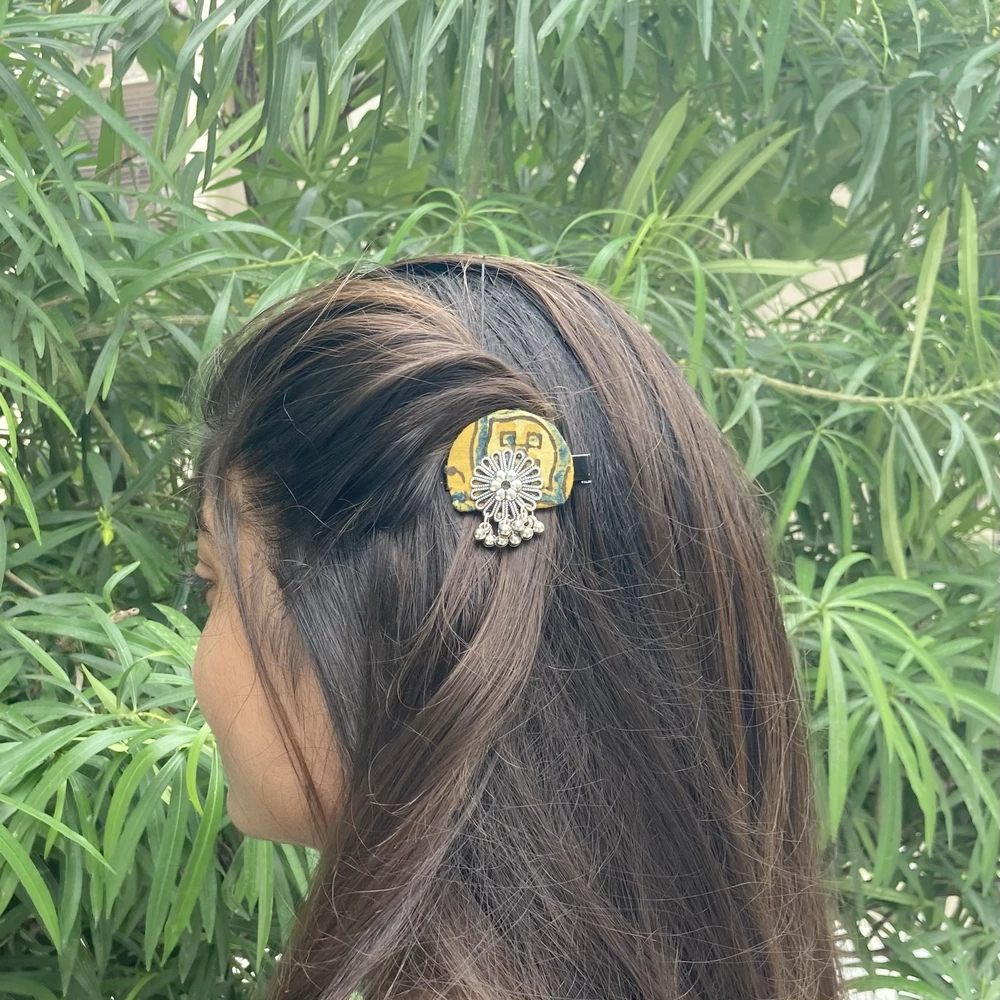 Yellow hair pin
